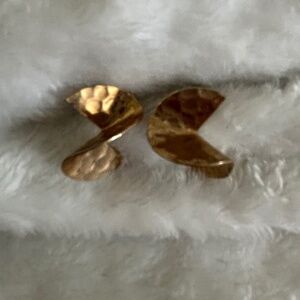 😉Bundle Days😉 Vintage Gold Tone Twisted Metal Hammered Spiral Geometric Earrings